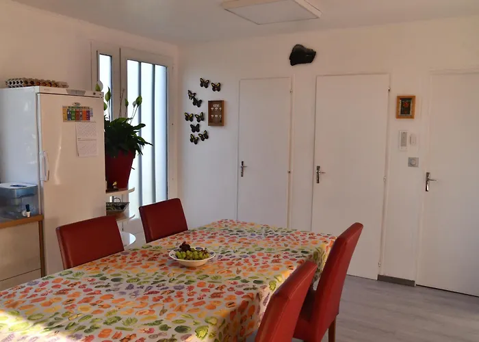 Agreable Et Calme 住宿加早餐酒店 孔佛朗